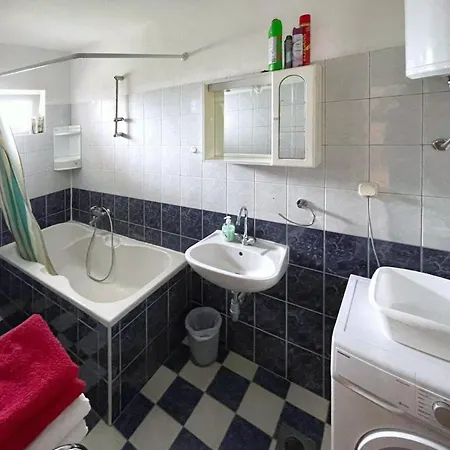 Lo - 5 Apartment *